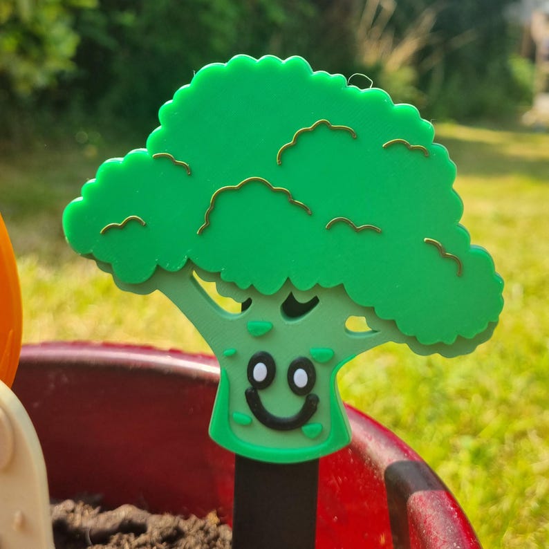 3D Printed Smiley Face Plant Marker: PLA Garden Decor